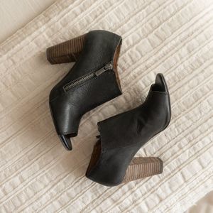 Women’s Lucky Brand‎ Black Side Zip Booties size 6.5